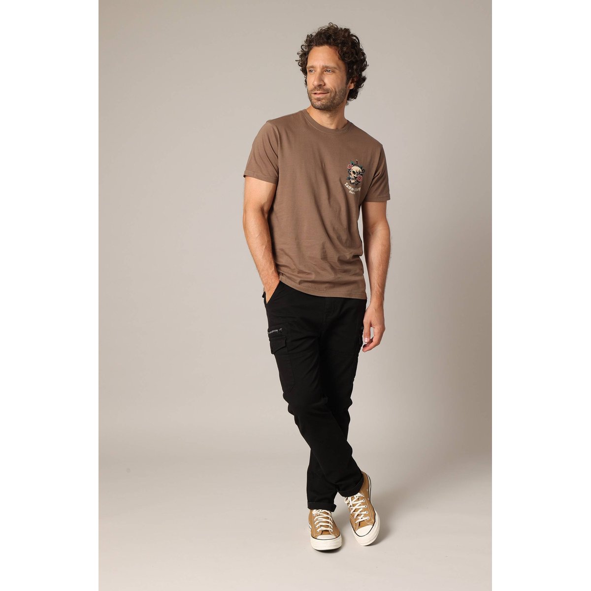 T-shirt en coton avec imprimé « tattoo shop » au dos et motif tête de mort sur le devant TOLUCA taupe foncé, DEELUXE