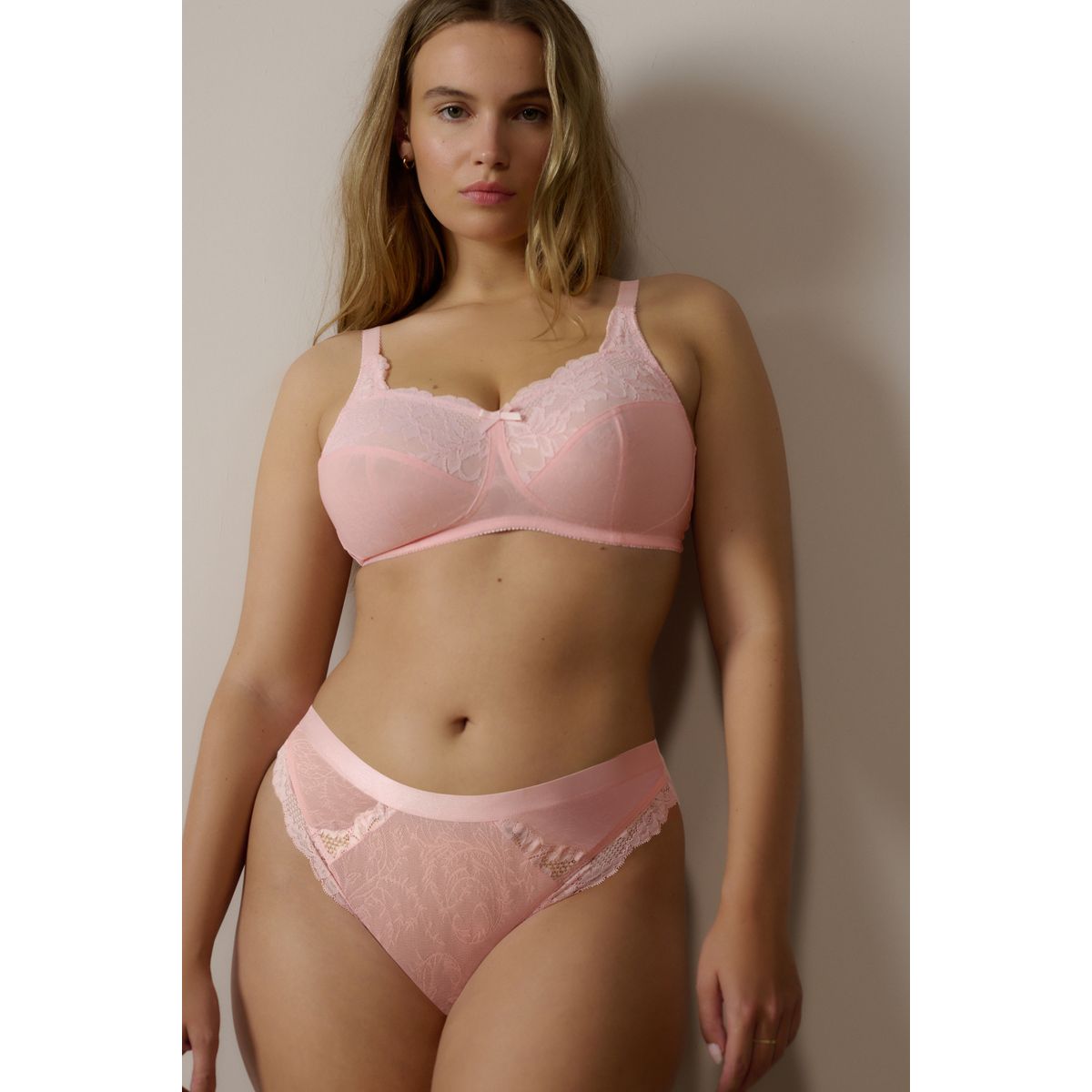 Culottes échancrées en dentelle, lot de 3 marine/rose/crème, NEXT