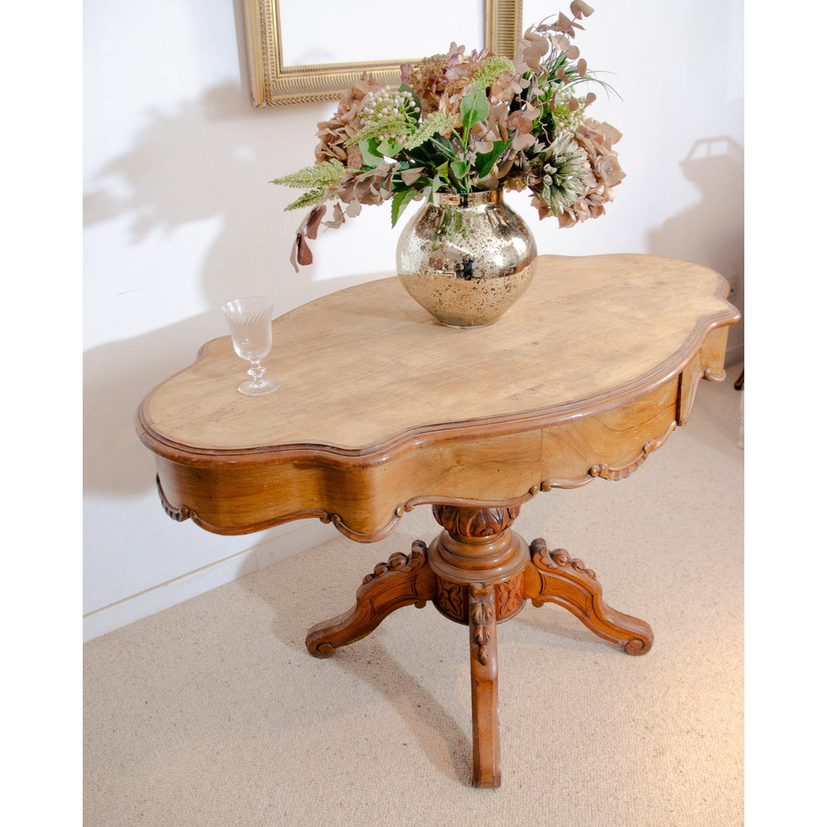 Table en bois Francine N°887 - Bon état bois foncé, DEBONGOUT