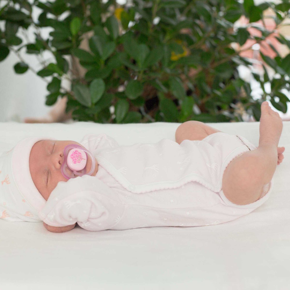 Body bébé ouverture croisé Sophie La Girafe® #f2dddb, TROIS KILOS SEPT