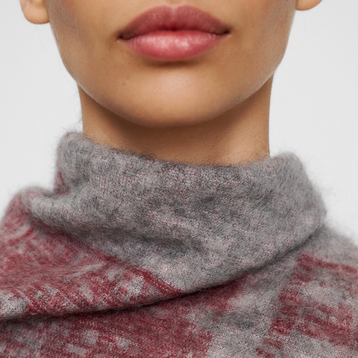 Pull avec mohair et laine mérinos à bas asymétrique grenat/gris, ADOLFO DOMINGUEZ