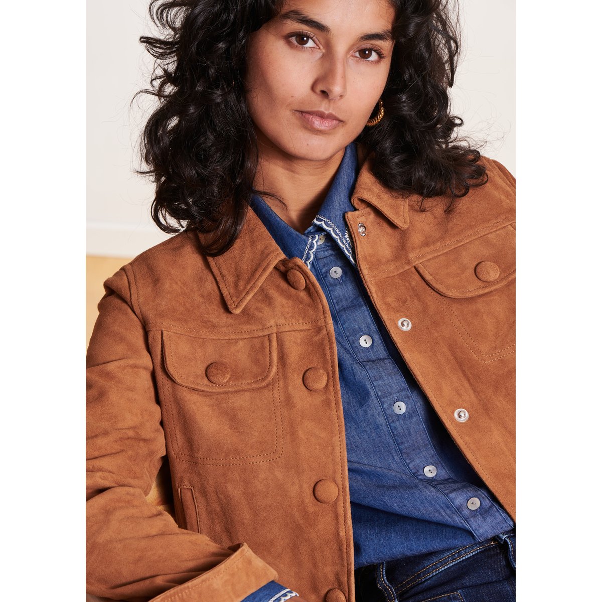 Blouson court en daim toffee, LA FEE MARABOUTEE