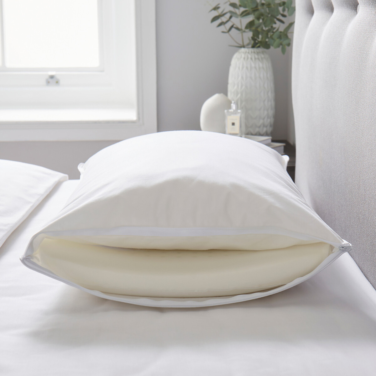 Dual Support Memory Foam Pillow white, THE FINE BEDDING COMPANY