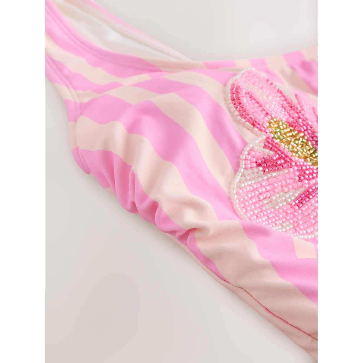 Maillot de bain gainant avec perles rayures roses/crème, NEXT