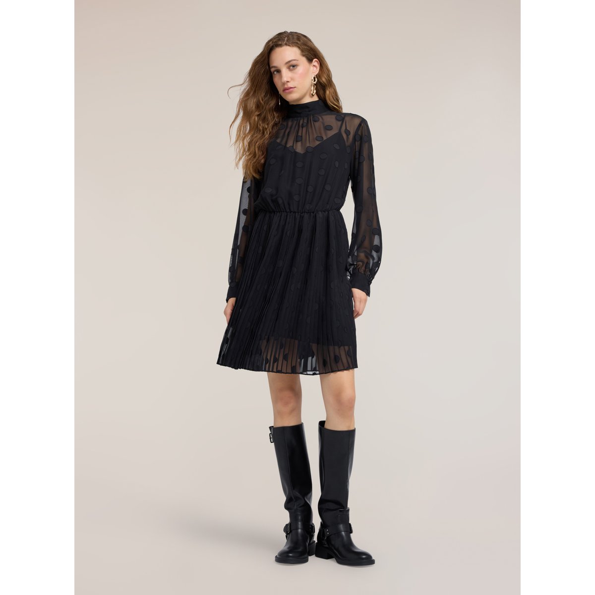 Robe évasée à pois noir, MOTIVI