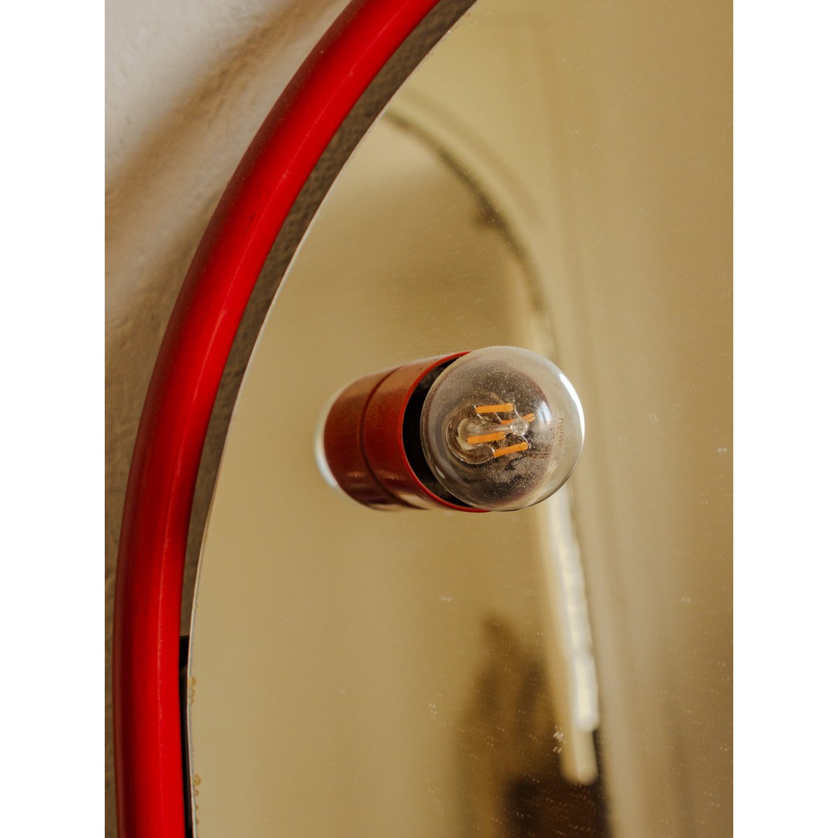 Miroir en métal rouge Igor N°1185 - Bon état rouge, DEBONGOUT