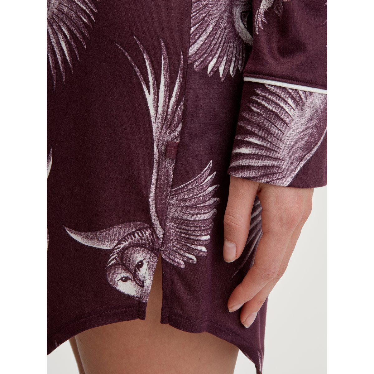 Chemise de nuit à manches longues en modal TENCEL™ et soie manches longues Modal MOONLIGHT DREAMS cerise noire, CALIDA