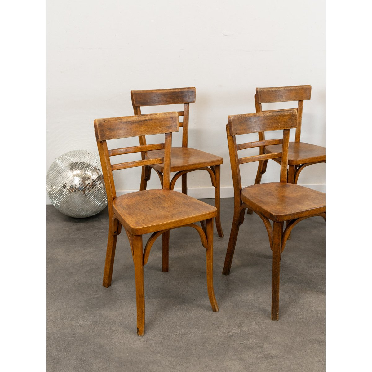 Lot de 6 chaises en bois Baumann Claude N°1359 - Bon état bois clair, DEBONGOUT