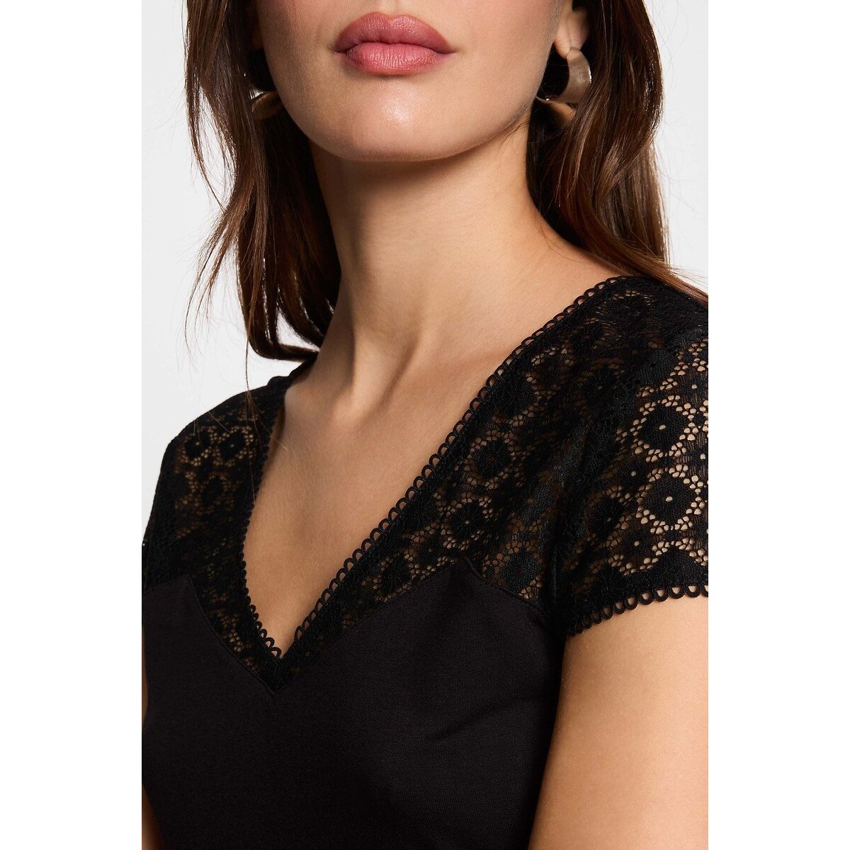 Camiseta con cuello de pico y manga corta negro, MORGAN