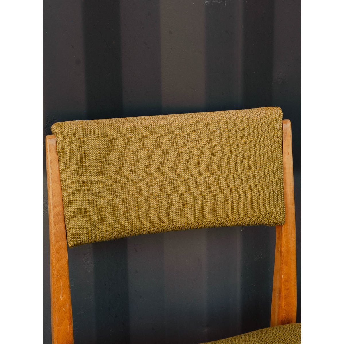 Lot de 4 chaises en bois et tissu vert Alma N°1872 - Bon état bois clair, DEBONGOUT