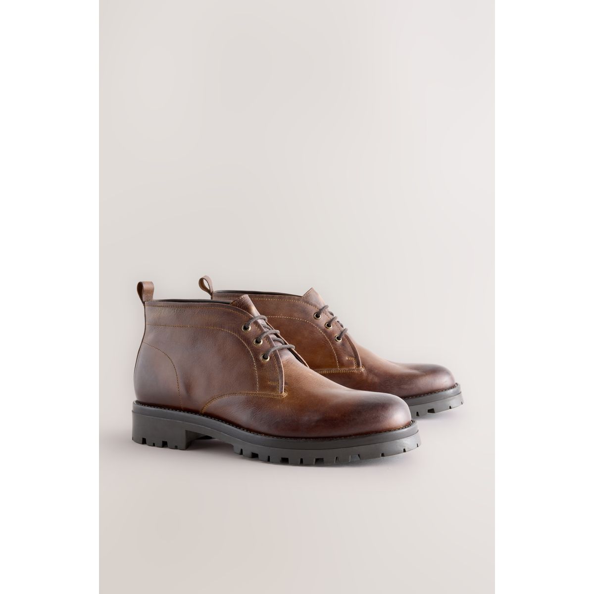 Bottines chukka à semelle épaisse marron fauve, NEXT