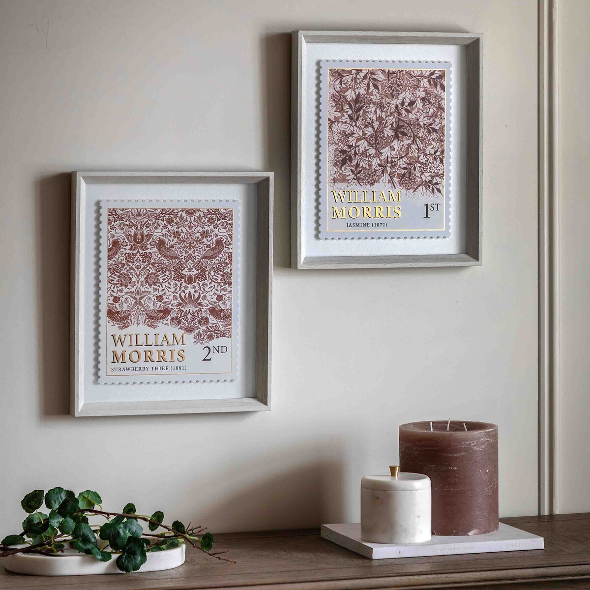 Set of 2 William Morris Stamp Red Framed Art red, ÉDITÉ