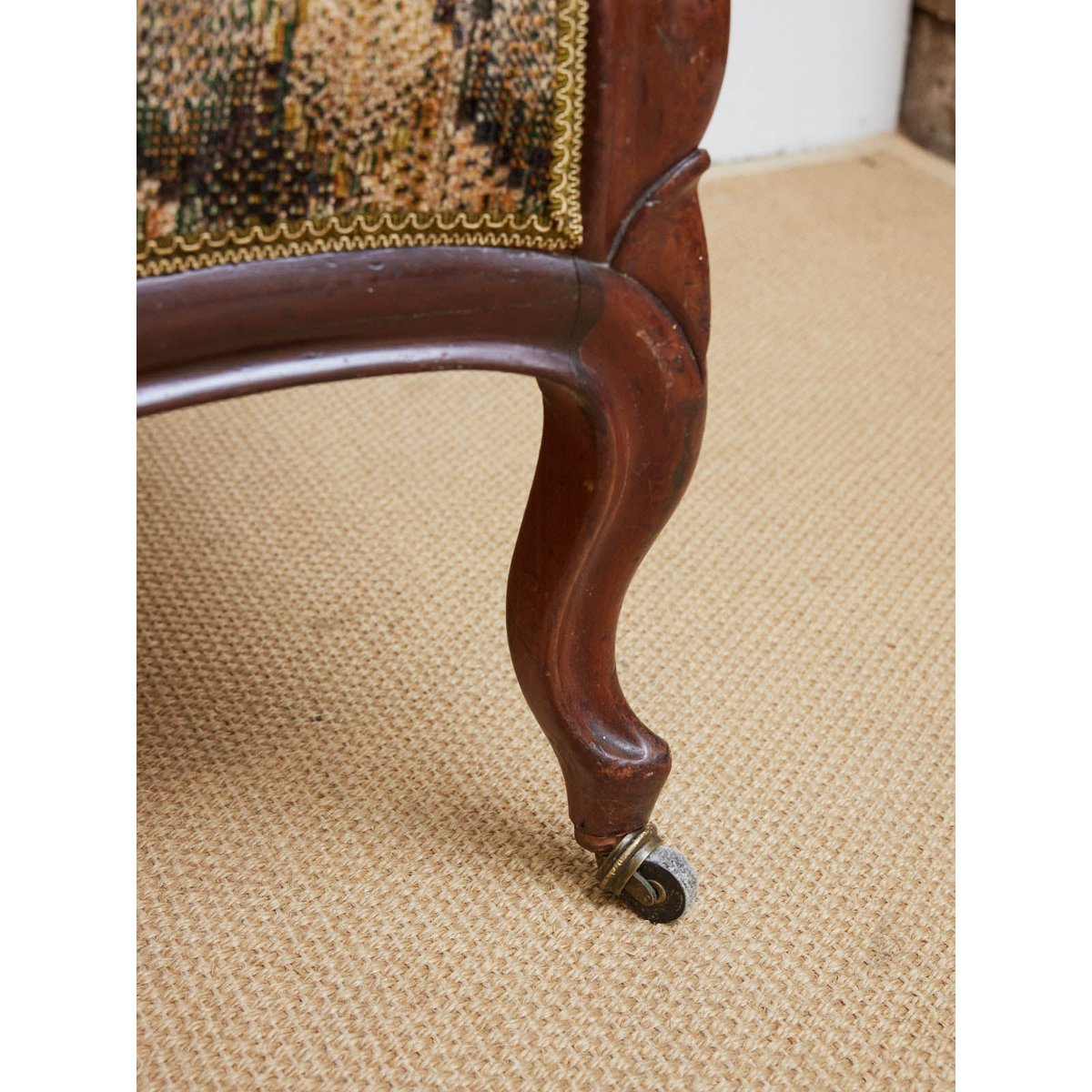 Banquette double en tissu Martine N°63 - Bon état bois foncé, DEBONGOUT