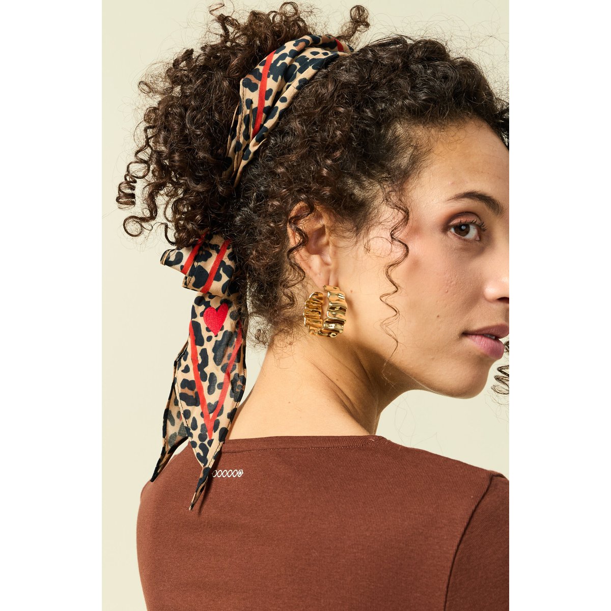 Foulard noir, BONOBO