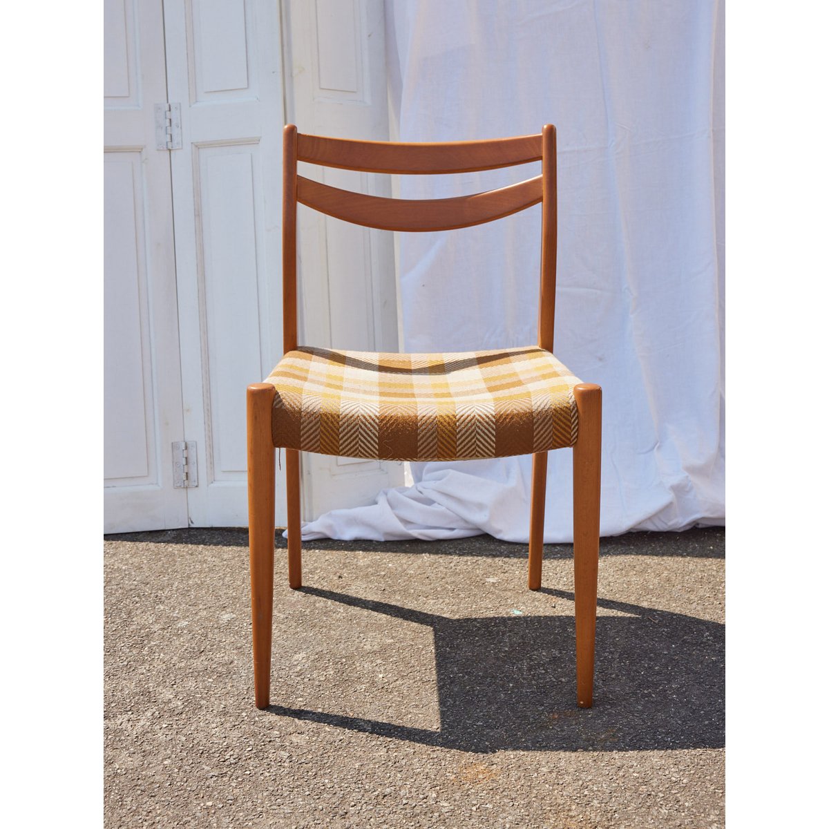 Paire de chaises au design scandinave Alma N°1743 - Bon état bois clair, DEBONGOUT