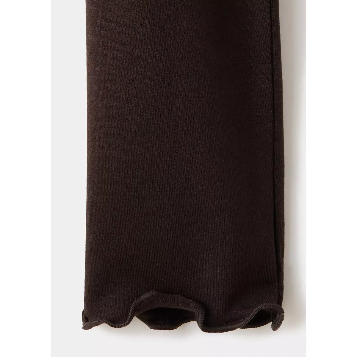 T-shirt côtelé détails festonnés chocolat, MANGO
