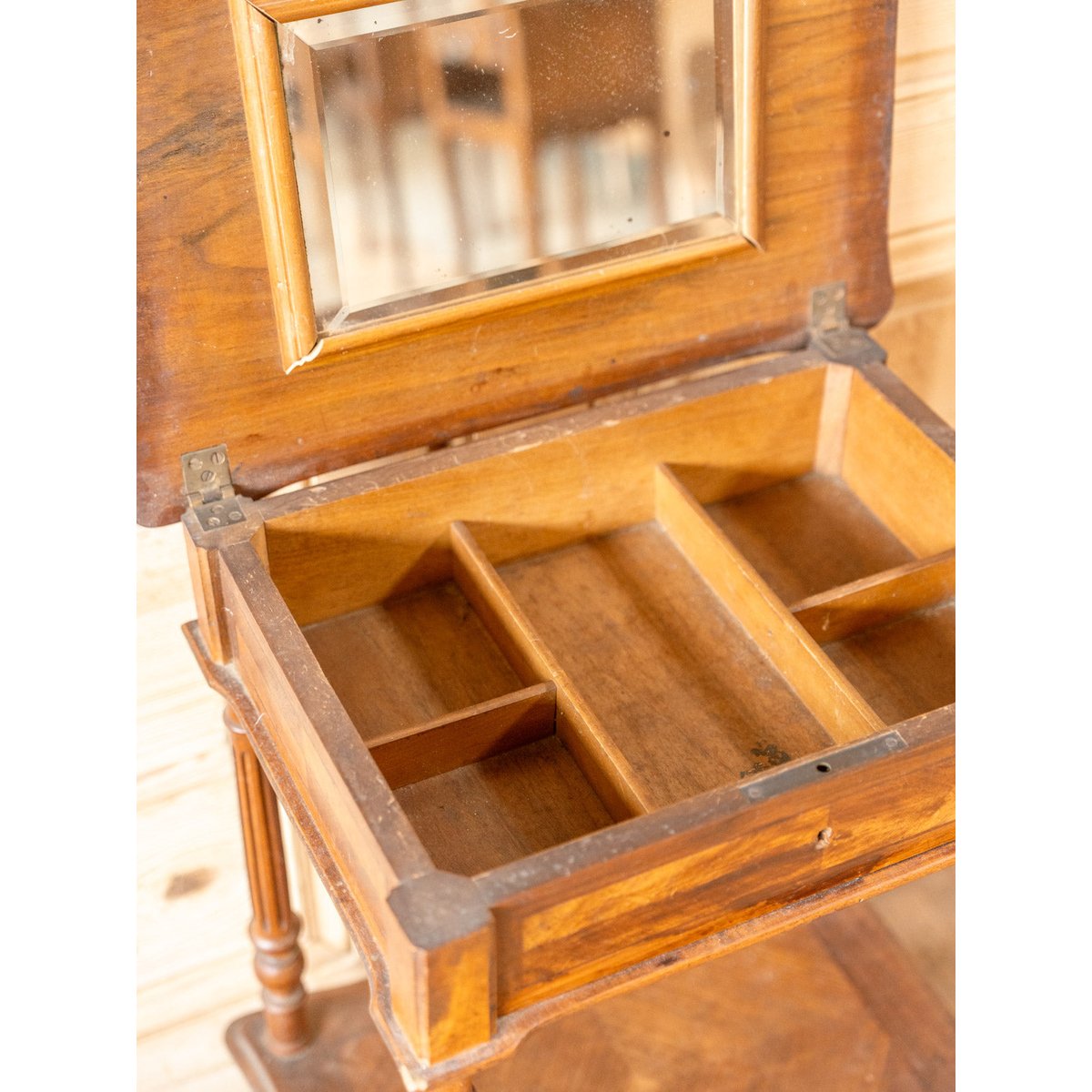 Coiffeuse en bois Louise N°330 - Bon état bois foncé, DEBONGOUT