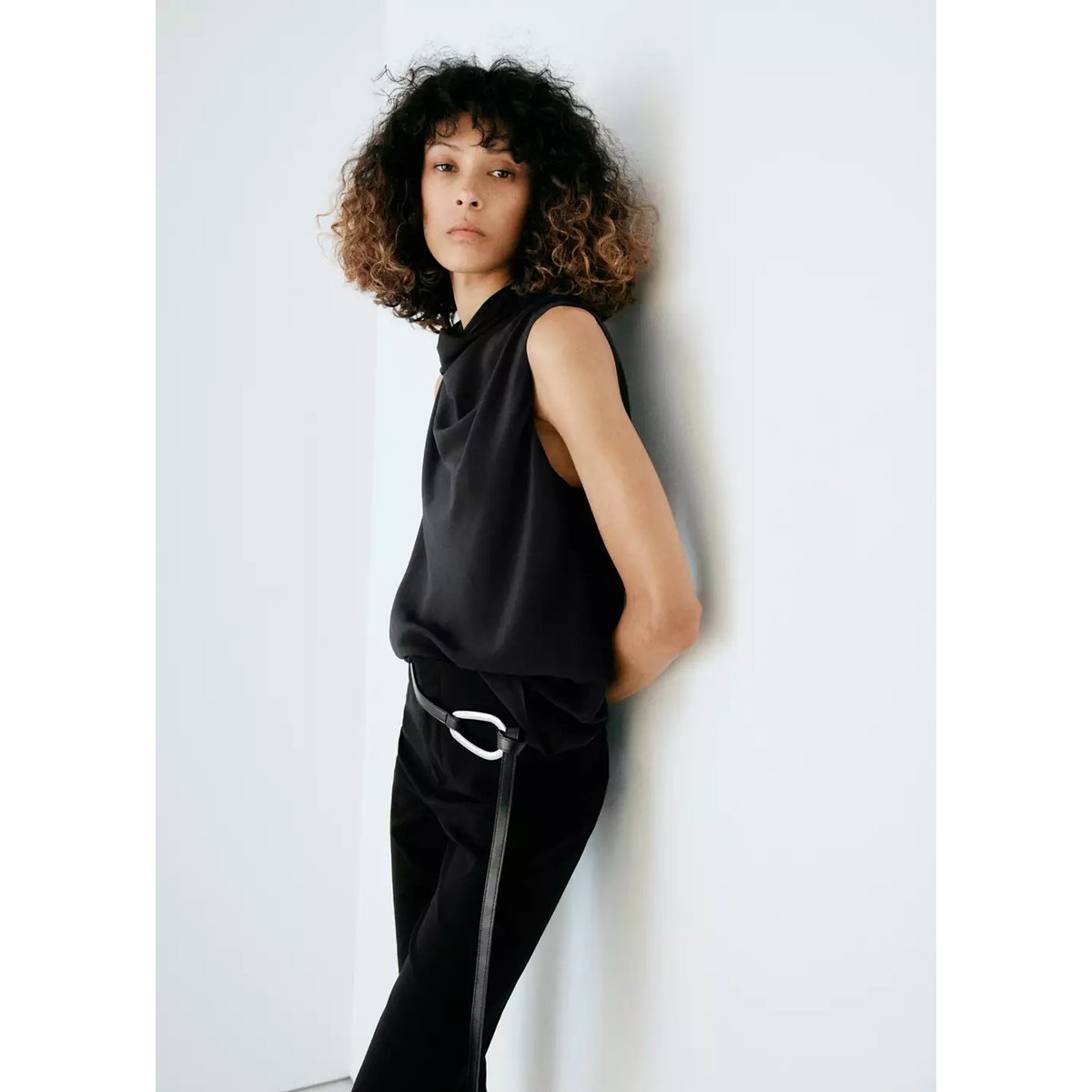 Haut col montant drapé noir, MANGO