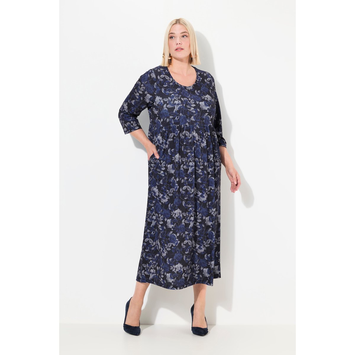 Robe en jersey, motif à fleurs, coupe évasée noir, ULLA POPKEN