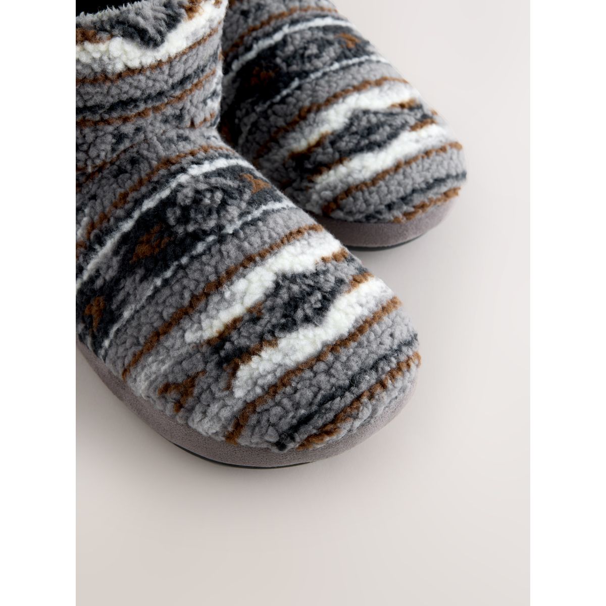Chaussons bottines en polaire à motif gris, NEXT