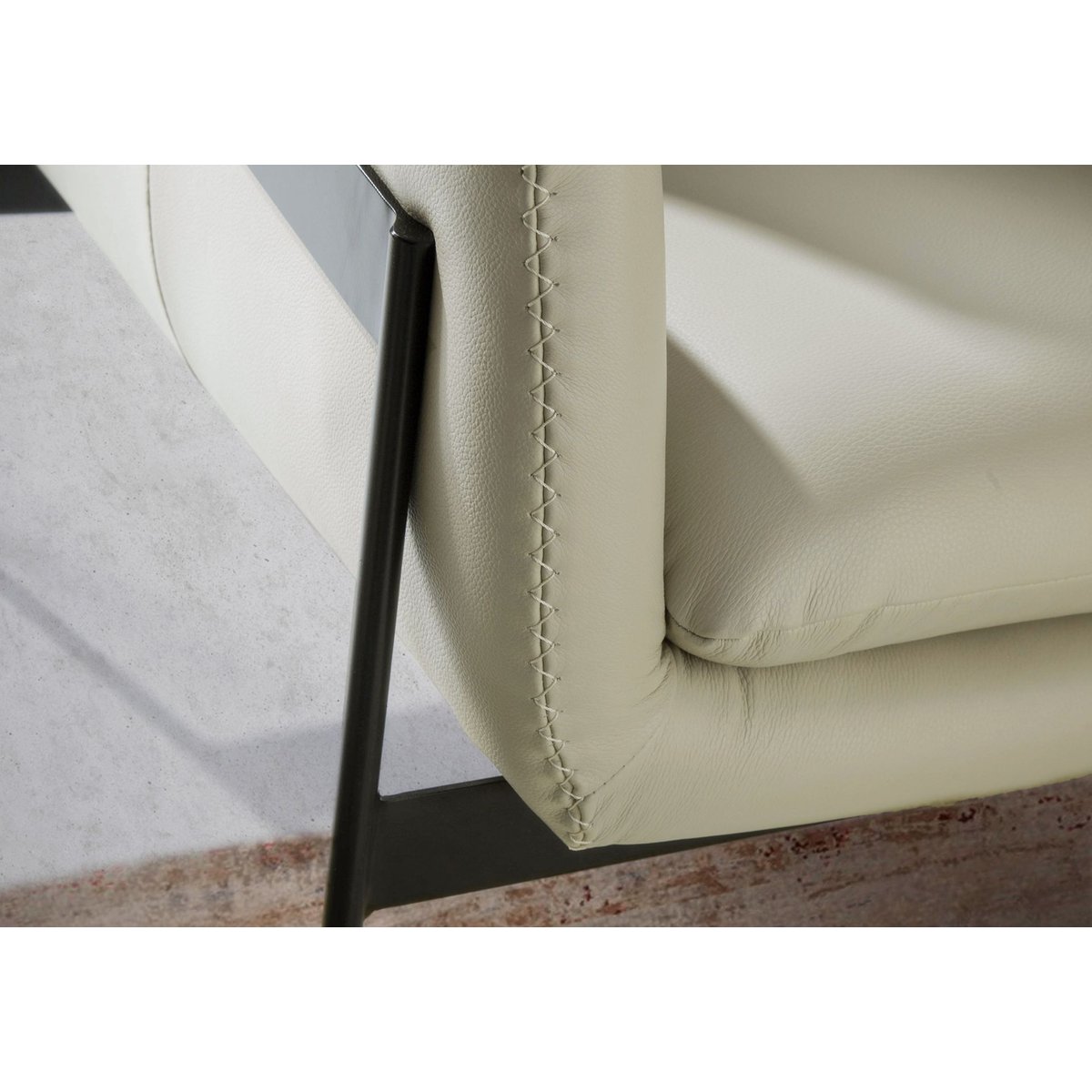 Fauteuil en cuir gris perle gris perle | noir, ANGEL CERDA