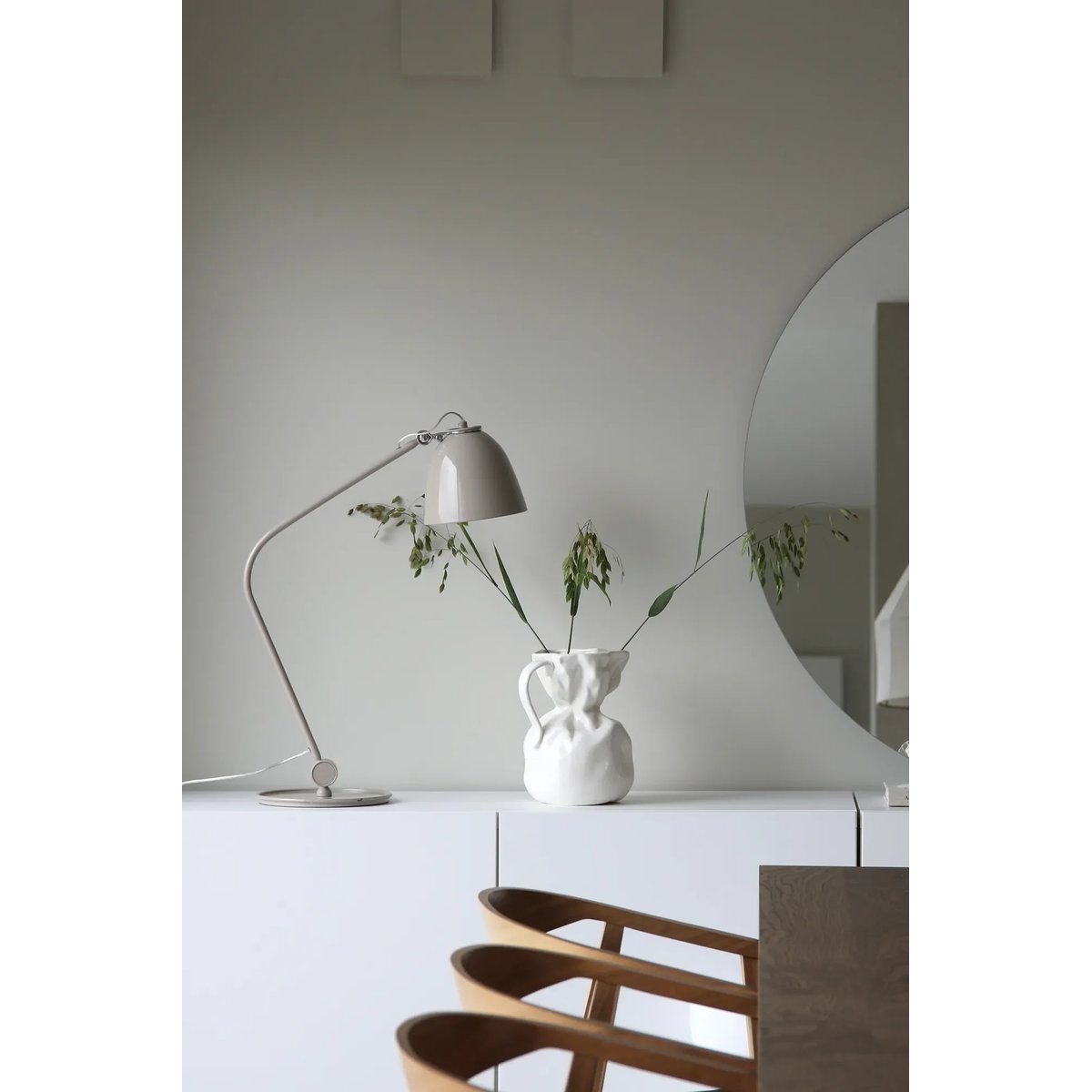 Lampe de table en métal TILT greige, MARKSLOJD