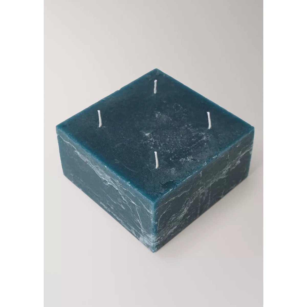 Bougie carrée en paraffine bleu pétrole, MANGO HOME
