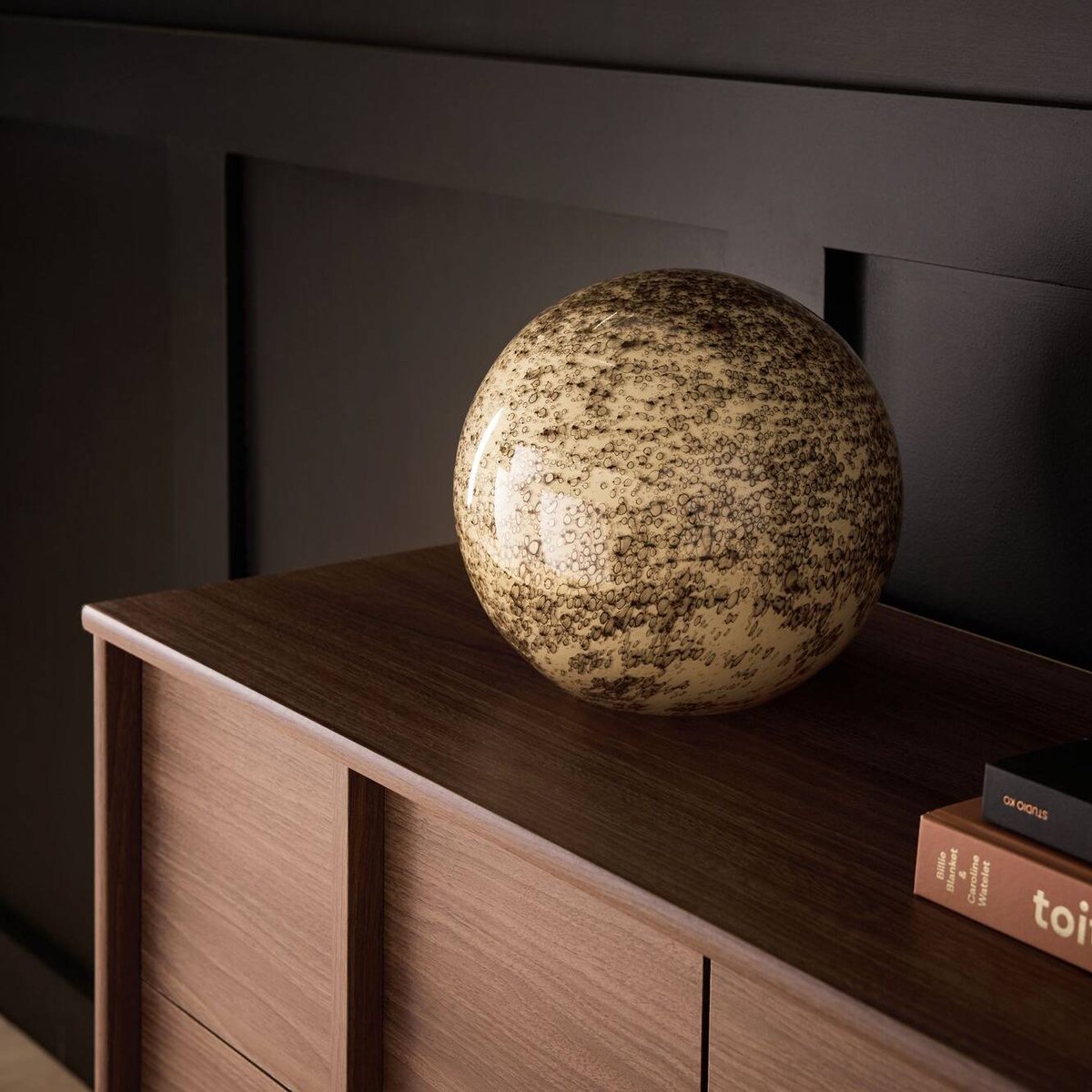 Lampe à poser en verre ronde beige et brun volcanique - CONSTANTINE vert, CAMIF