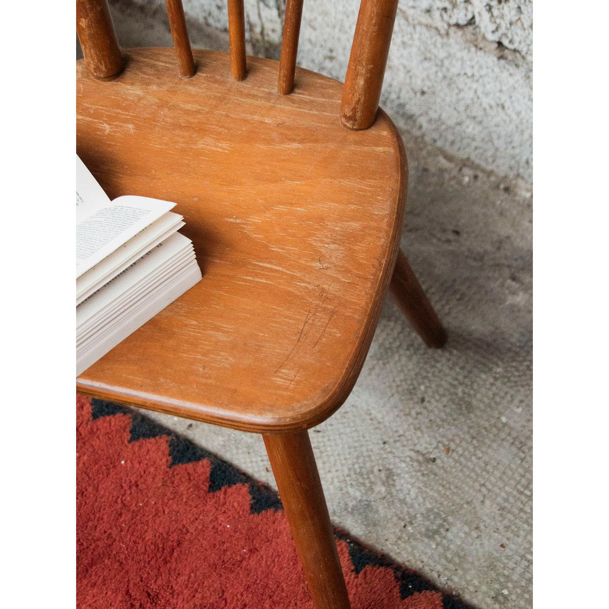 Paire de chaises en bois Alma N°729 - Bon état bois, DEBONGOUT