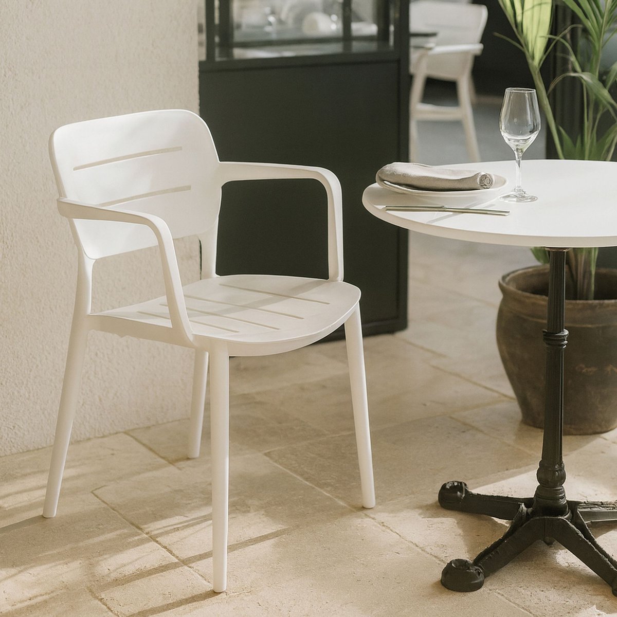 Lot de 4 fauteuils de table en polypropylène, SUNSET blanc, NOW'S HOME