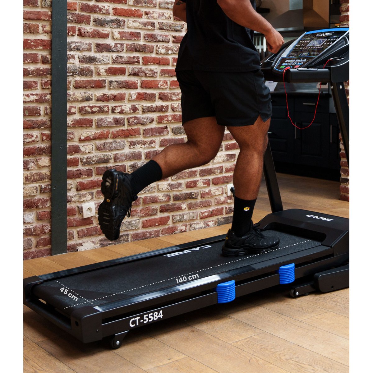Tapis de course Connecté CARE - CT-5584-3 - 18km/h - Kinomap noir, CARE FITNESS