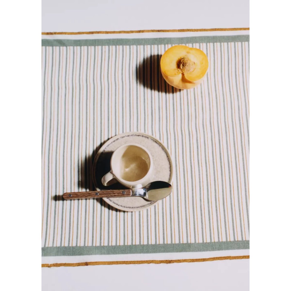 Set de table en lin et coton imprimé à rayures et overlock vert, MANGO HOME