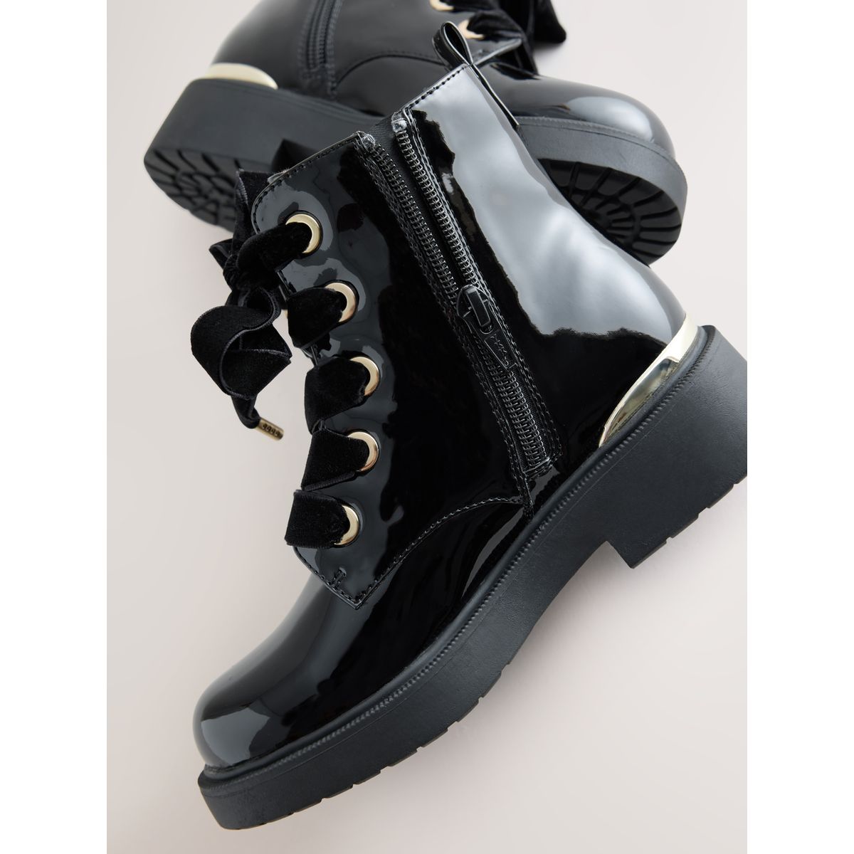 Bottines à nœud noir, NEXT