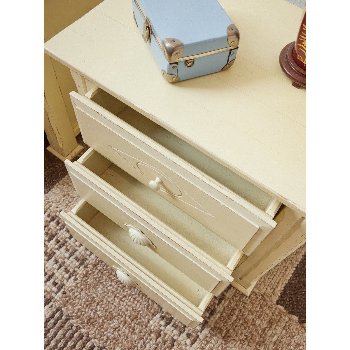 Paire de grands chevets en Eucalyptus Odile N°1302 - Bon état blanc, DEBONGOUT
