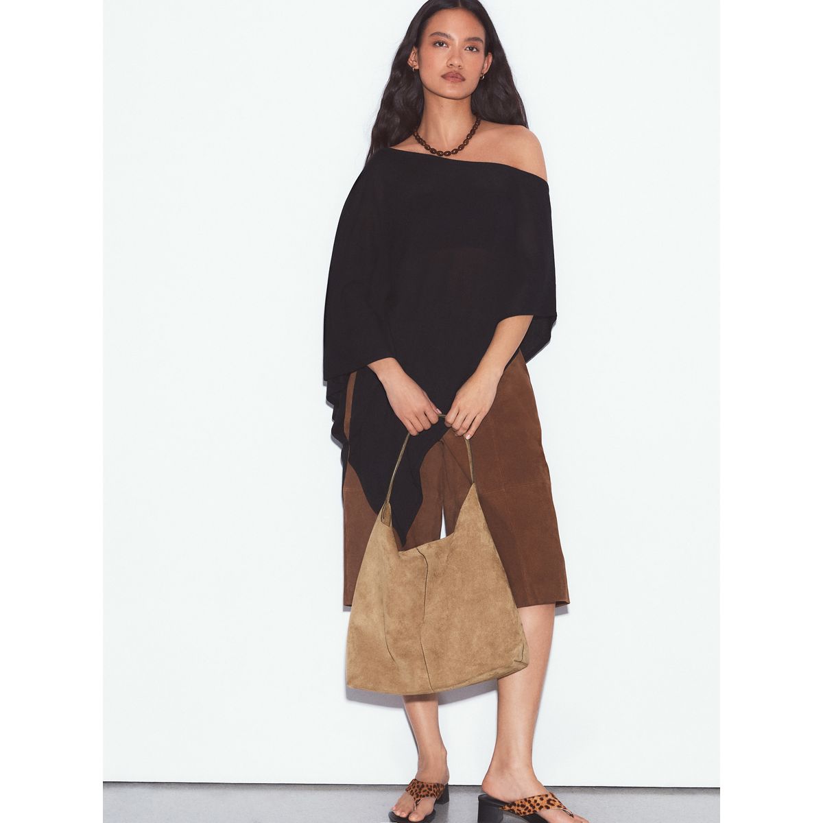 Sac souple à bandoulière en daim synthétique camel, NEXT