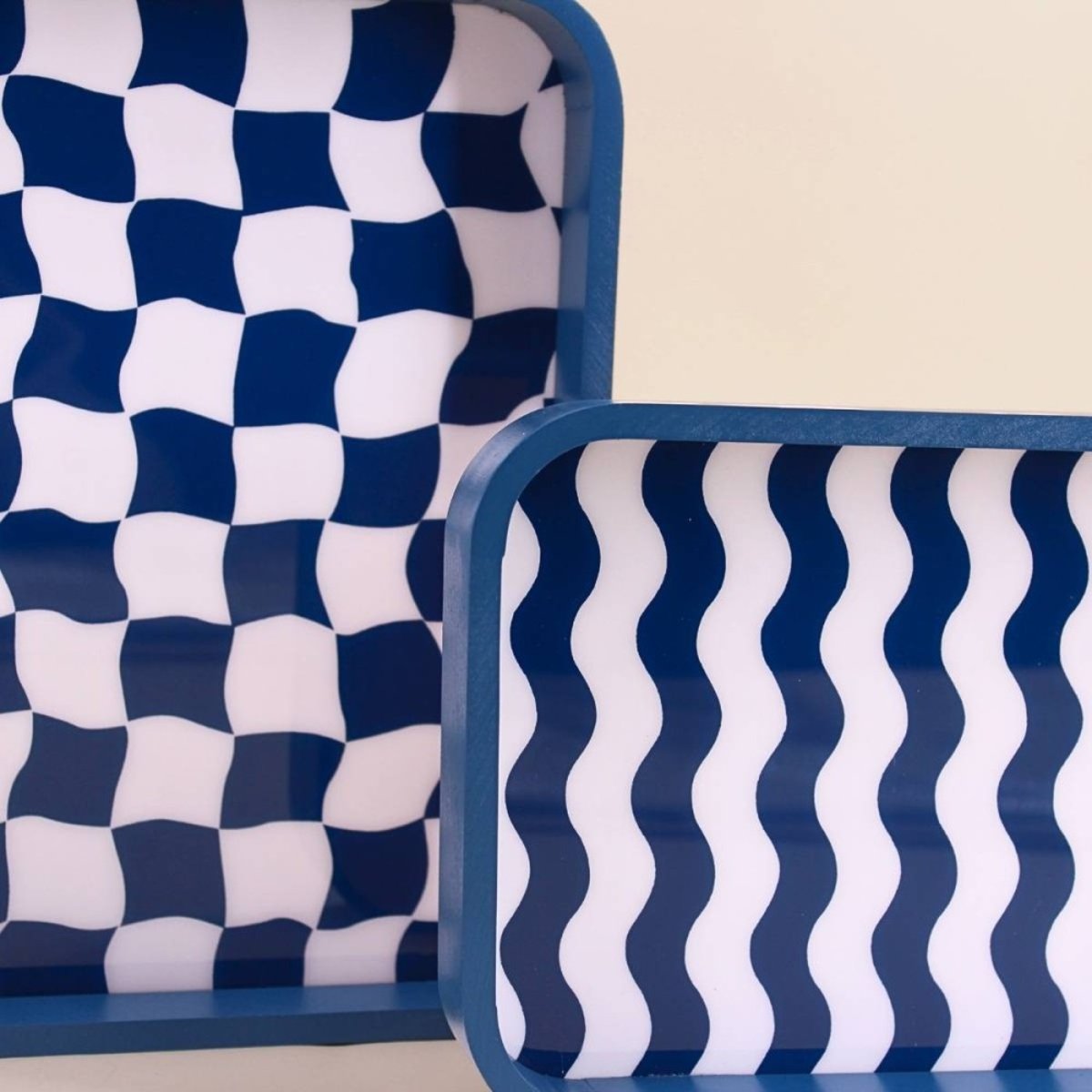 Set de 3 plateaux damiers et rayures bleu et blanc bleu, ORNAMI