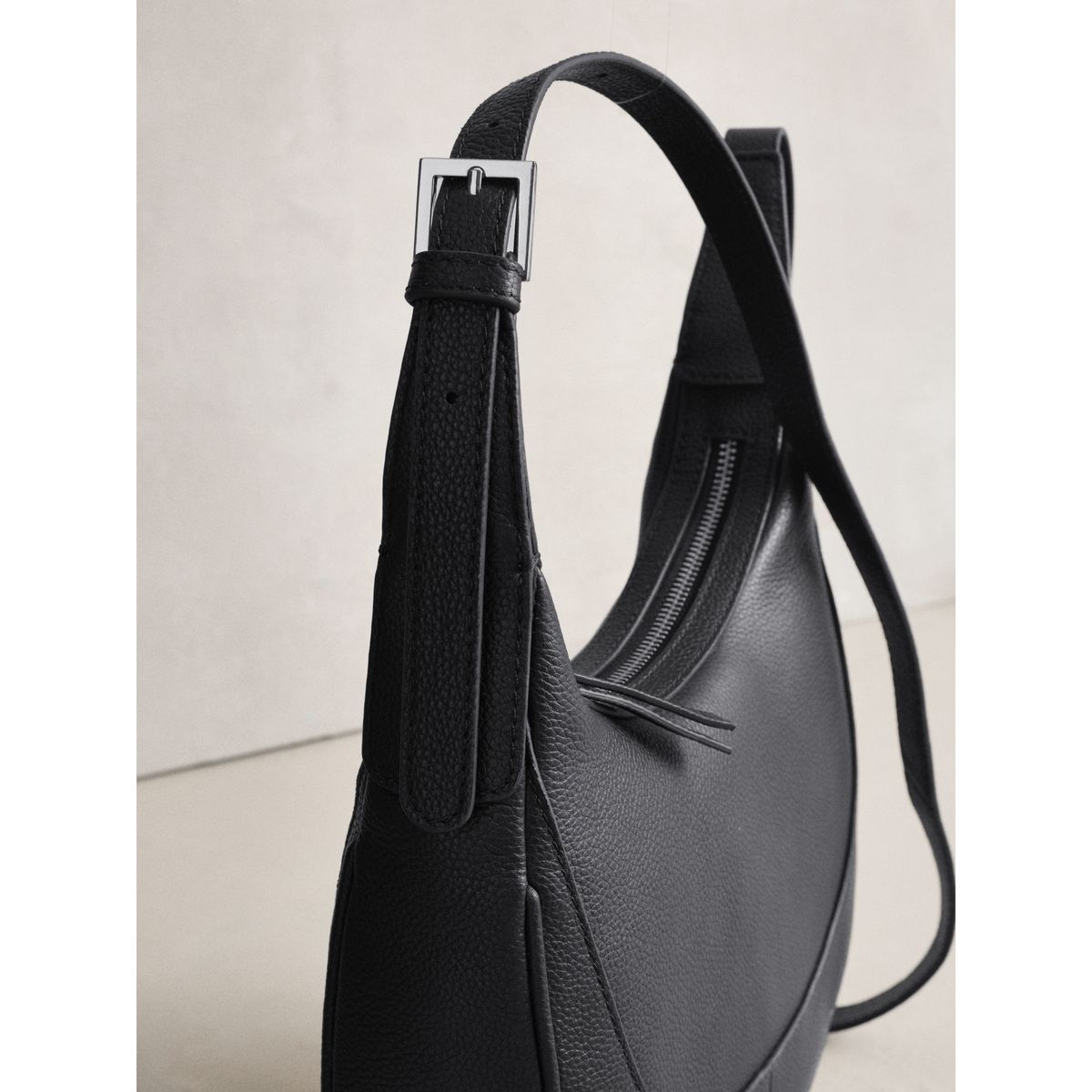 Sac à bandoulière en cuir noir, NEXT