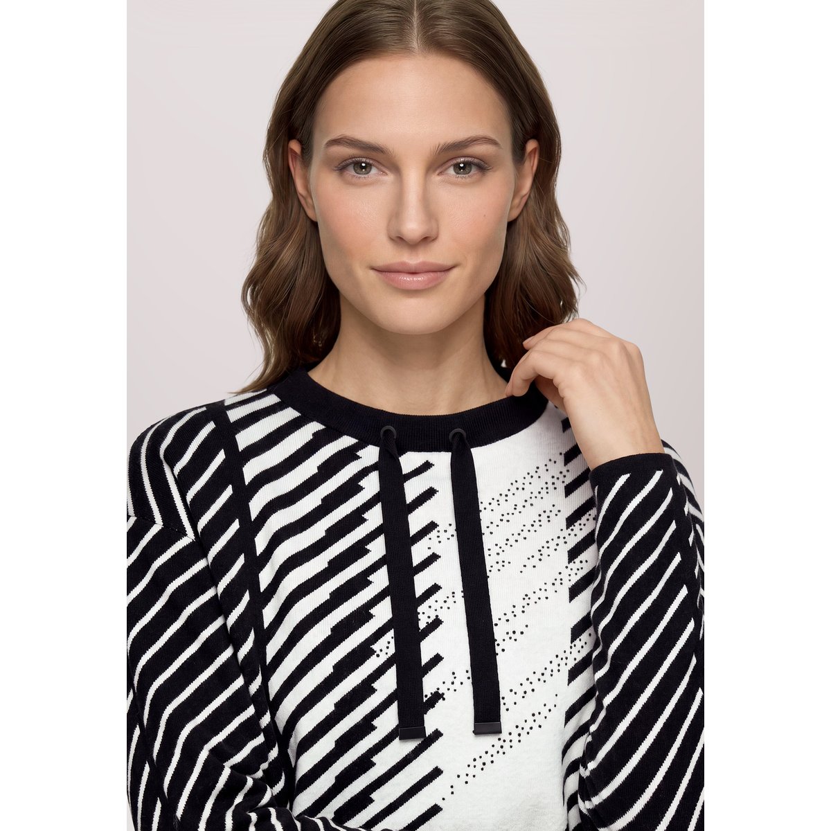 Pull-over en maille à motif jacquard patch cream/black, BETTY BARCLAY