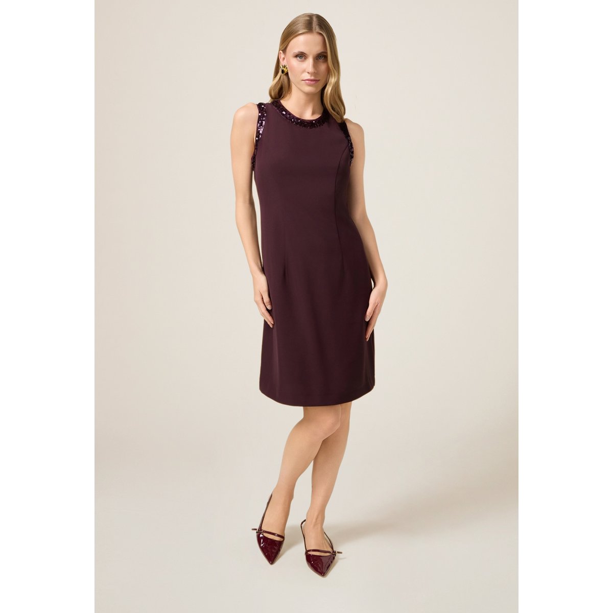Robe fourreau avec bordures en paillettes burgundy, OLTRE