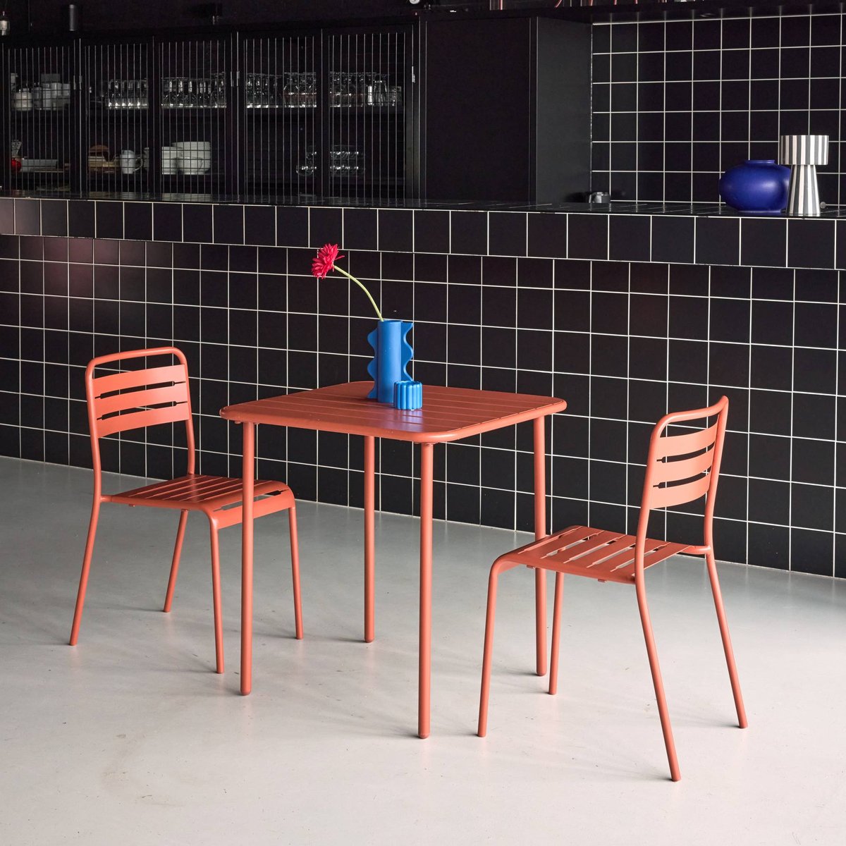 Table de jardin métal + 2 assises AMÉLIA terracotta, SWEEEK