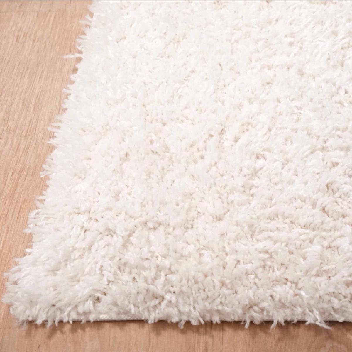 Tapis shaggy tissé motif uni LYN4 UNILA crème, UN AMOUR DE TAPIS