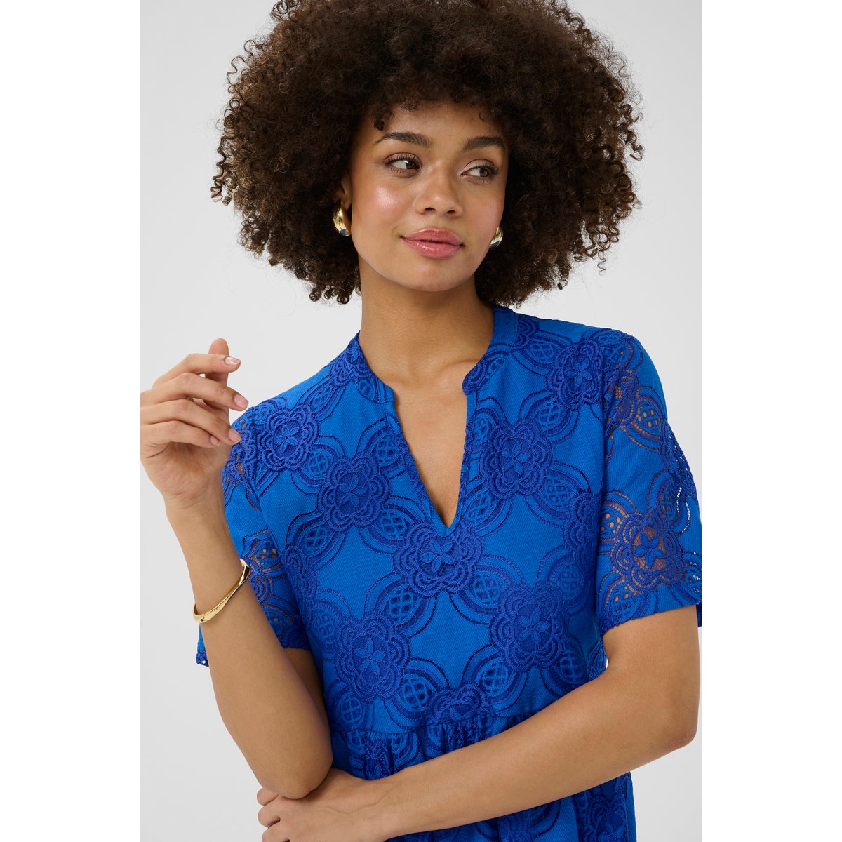 Robe bleu victoria blue, CULTURE