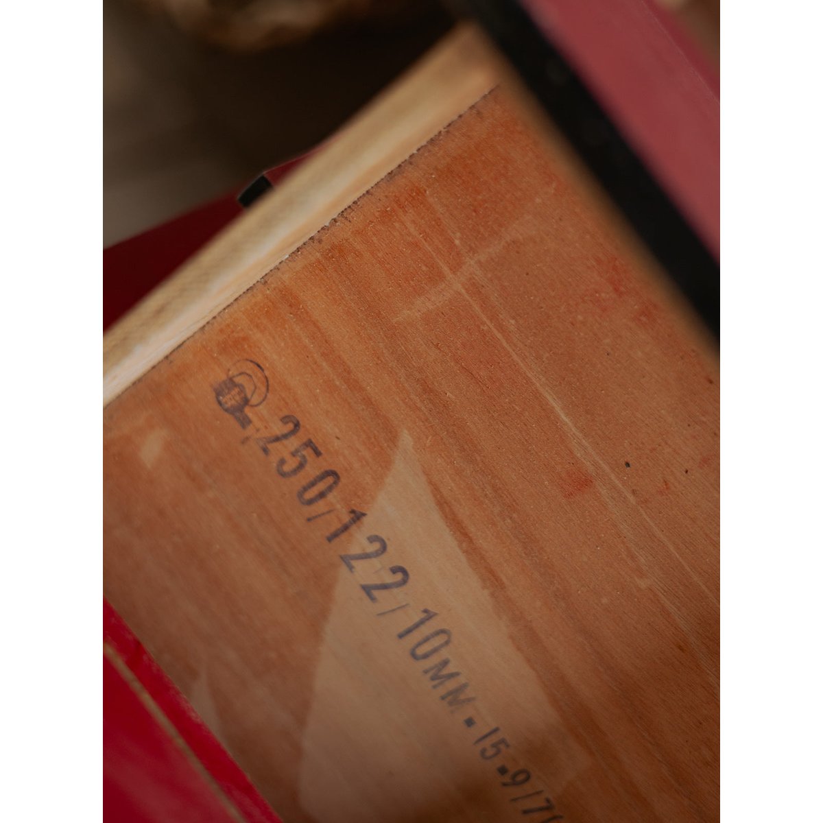 Chiffonnier vintage en bois Valery N°72 - Bon état rouge, DEBONGOUT