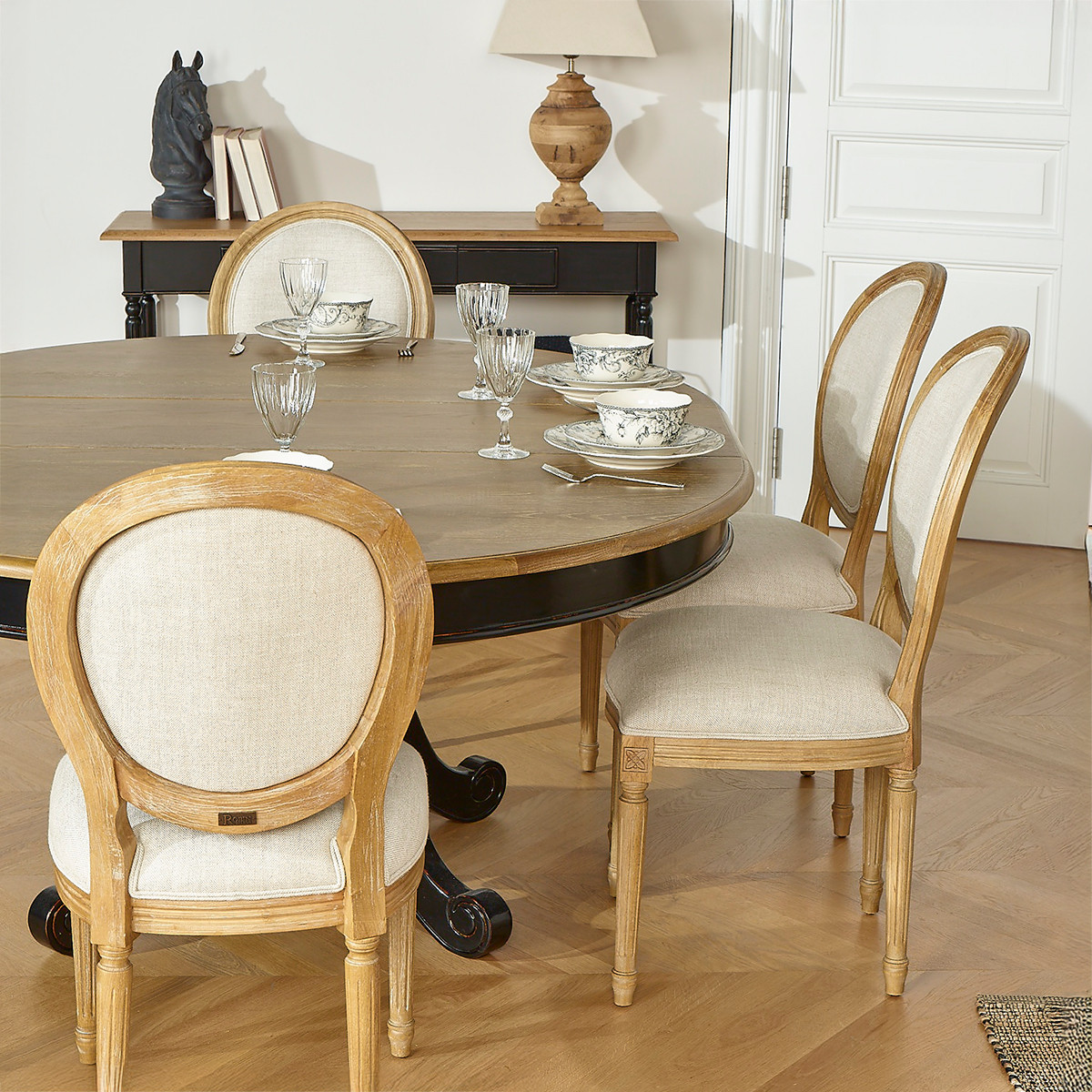 Table ovale en chêne 1 rallonge 6/8 couverts AMBOISE noire, ROBIN DES BOIS