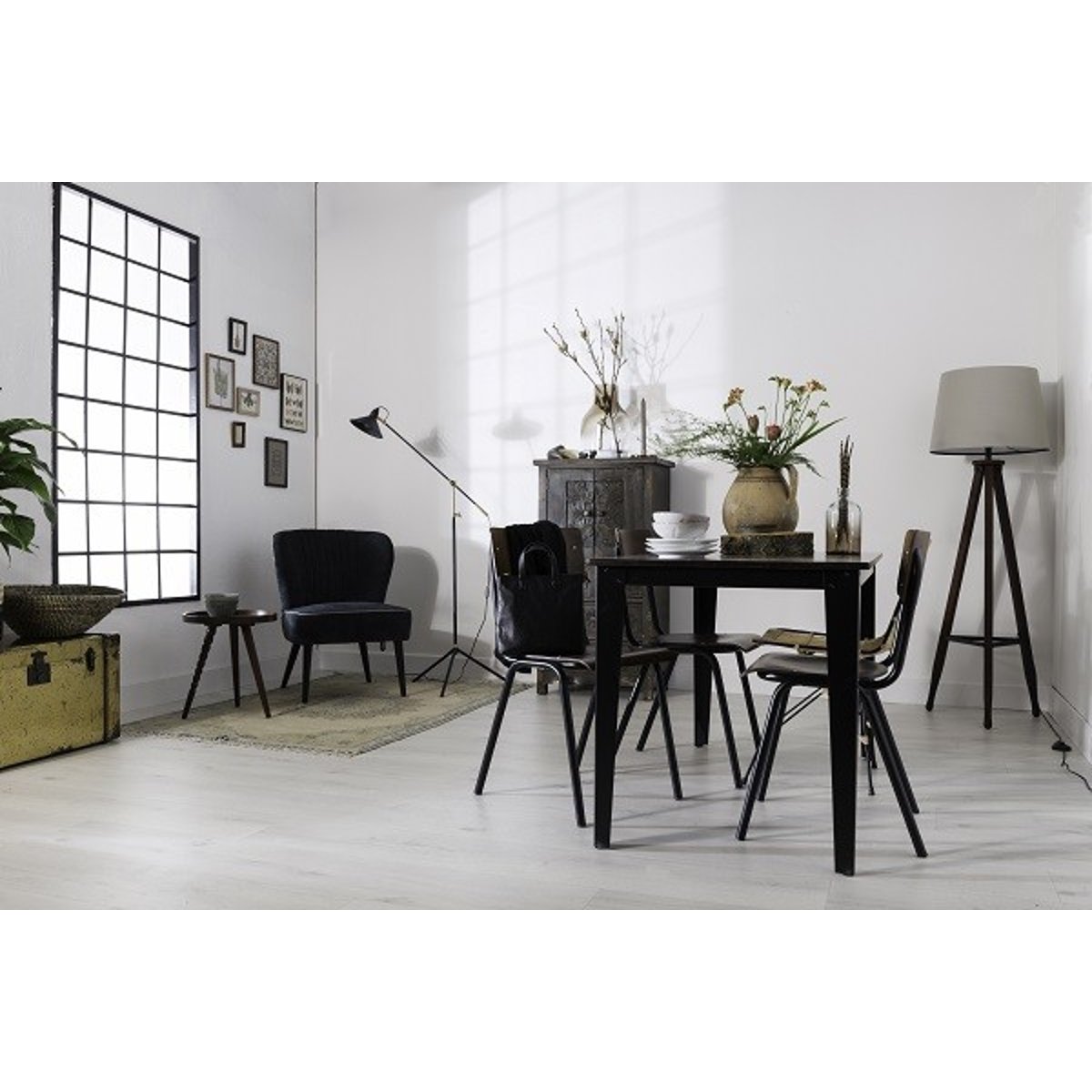 Chaise design empilable en bois, SCUOLA marron, DUTCHBONE