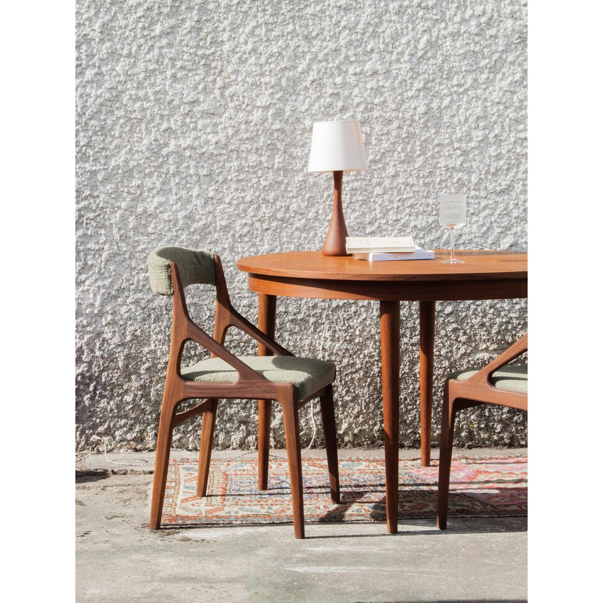 Table à manger en teck Romy N°254 - Bon état bois, DEBONGOUT