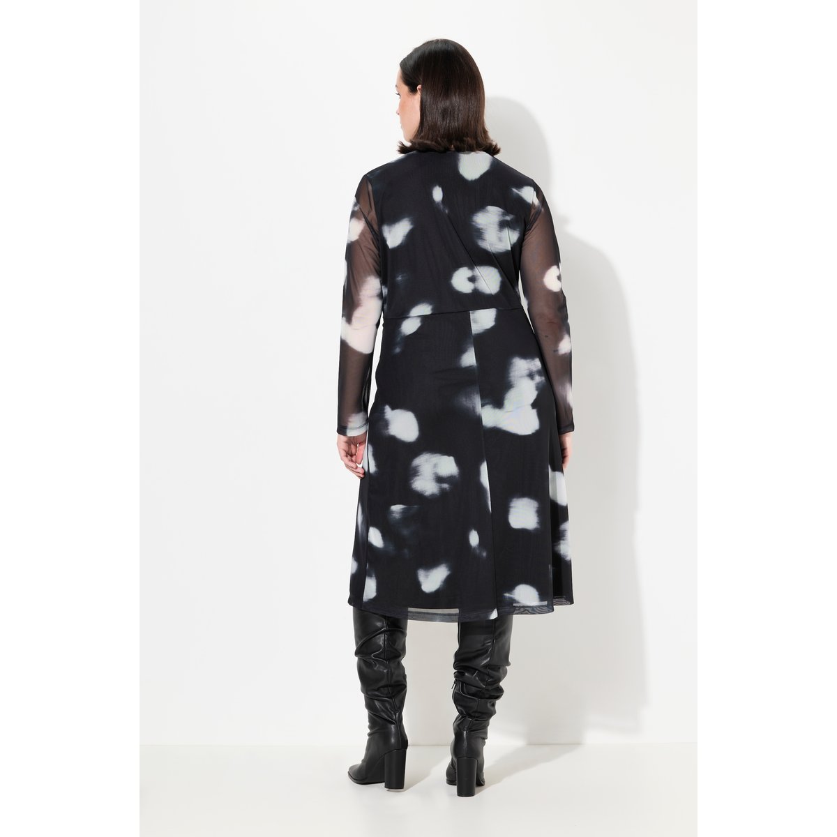 Robe en mesh à col en V et manches longues noir, ULLA POPKEN