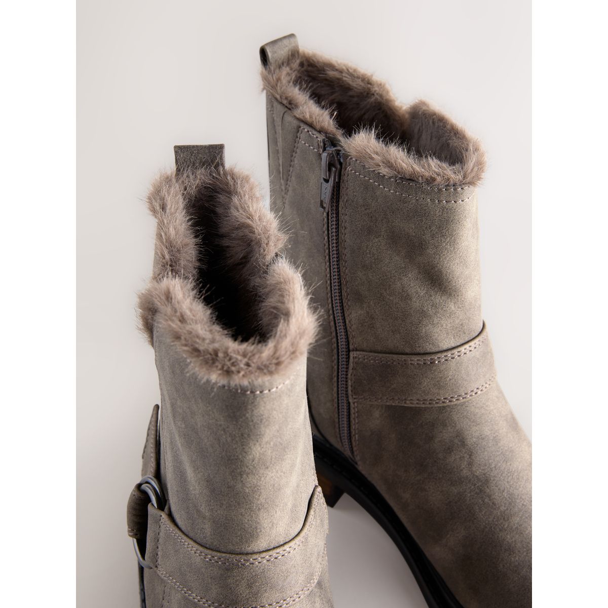 Bottines en imitation fourrure forever comfort® gris texturé, NEXT
