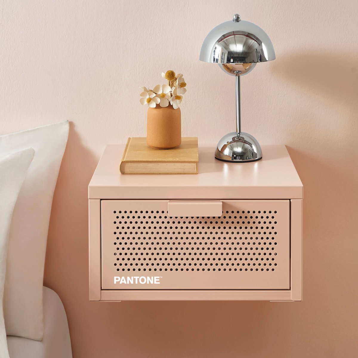 Table de chevet murale en acier rose blush, PANTONE