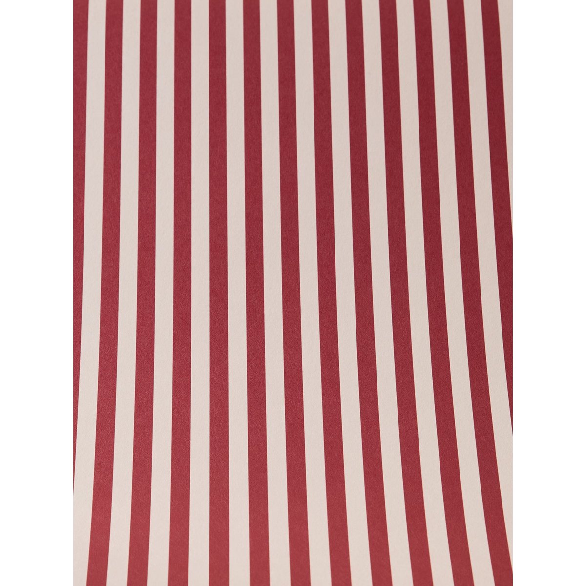 Papier peint à rayures esprit toile de Jouy rayure bordeaux, CYRILLUS